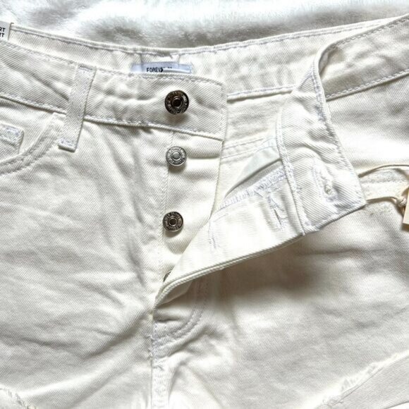 Forever 21 NWT White Concert Shorts Mid-Rise Slim Fit Cotton women's Size W28 - Picture 3 of 10